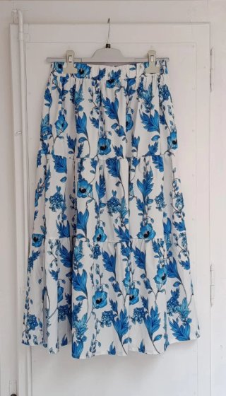 Conjunto boho:Top crop + Falda larga flores azules