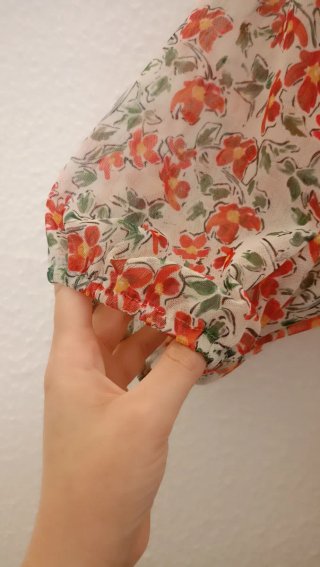 Vestido Zara flores blanco y rojo  Talla M