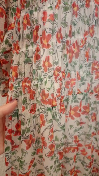 Vestido Zara flores blanco y rojo  Talla M