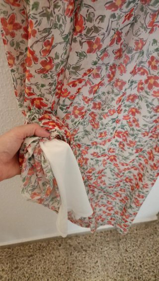 Vestido Zara flores blanco y rojo  Talla M