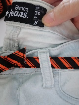 2 pantalones pitillo y blusa