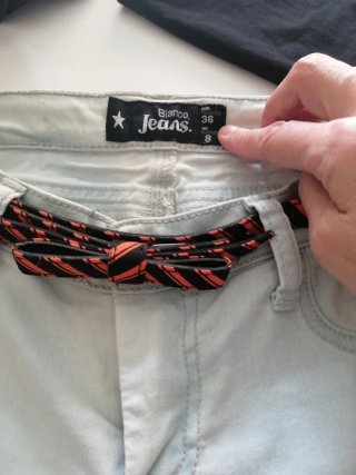 2 pantalones pitillo y blusa