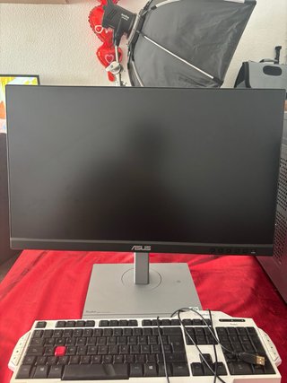 PC Aerocool y Monitor ASUS