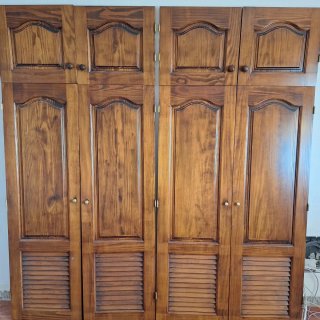 Puertas de armario de madera con guía