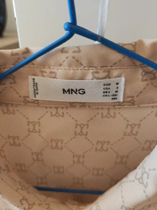 Camisa Mango salmón estampado