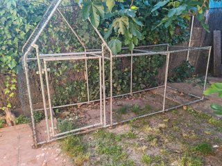Gallinero metálico exterior