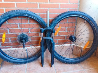 Ruedas 26 y Horquilla SR Suntour