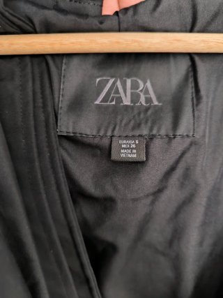 Abrigo plumífero largo Zara negro