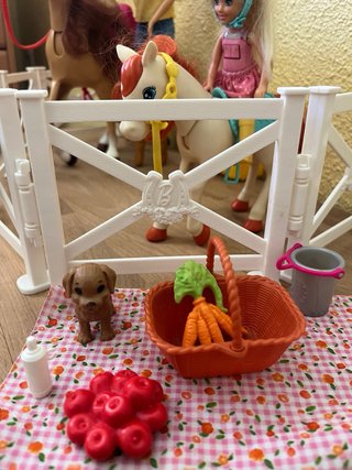 Barbie y Chelsea con Caballos