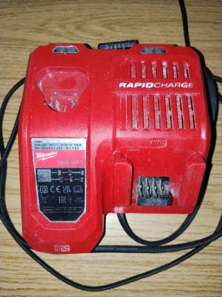 Cargador Milwaukee M12-18FC  RapidCharge