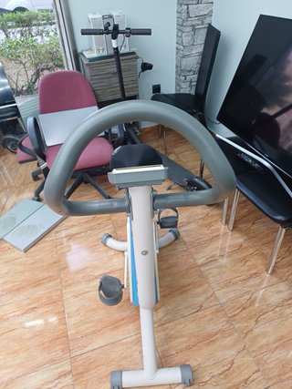 Bicicleta Estática Azul y Beige