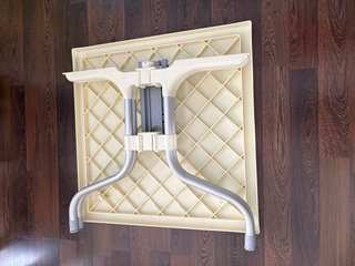 Mesa de jardín beige y plata, desplegada 80*80*75