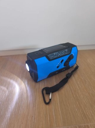 Radio emergencia solar manivela USB pilas SOS