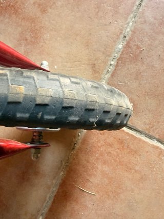 Bicicleta de equilibrio Chicco Roja