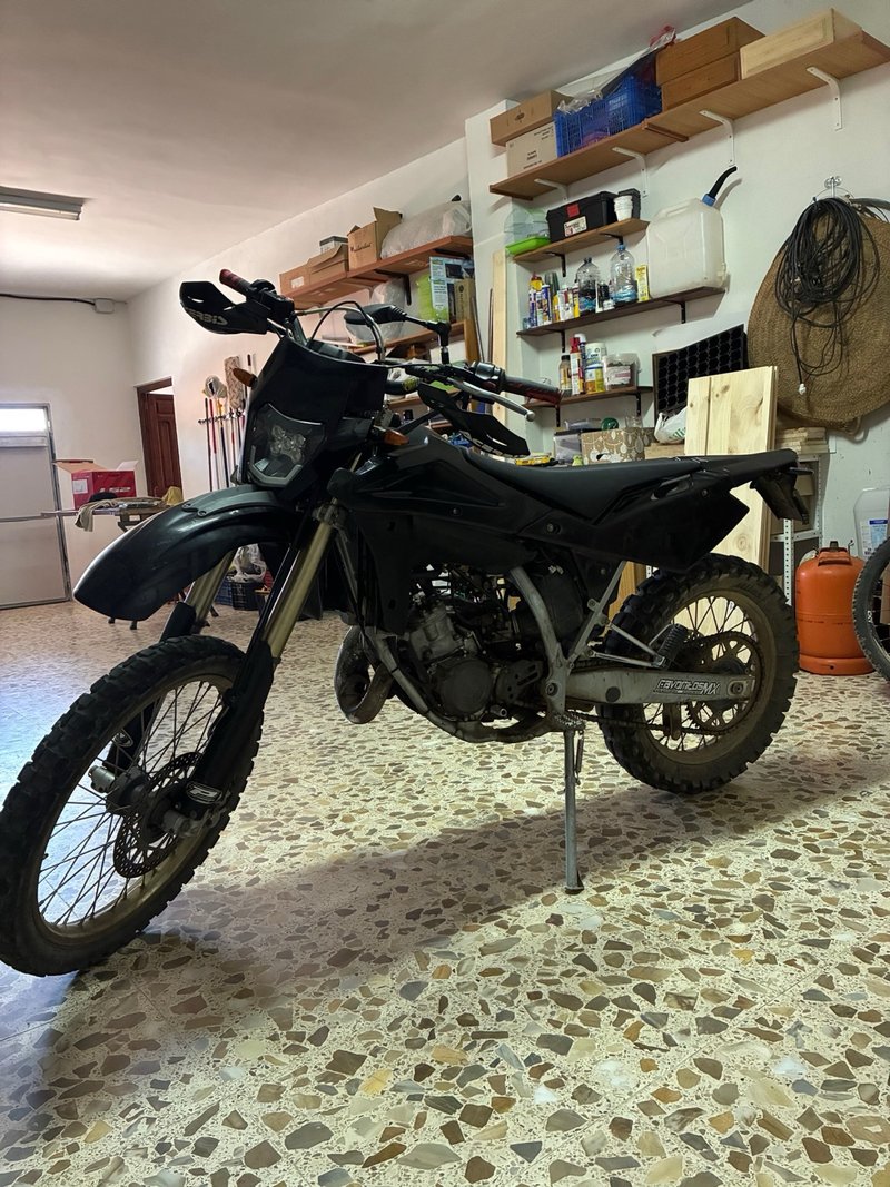 Husqvarna WRE 125 2T Enduro Negra