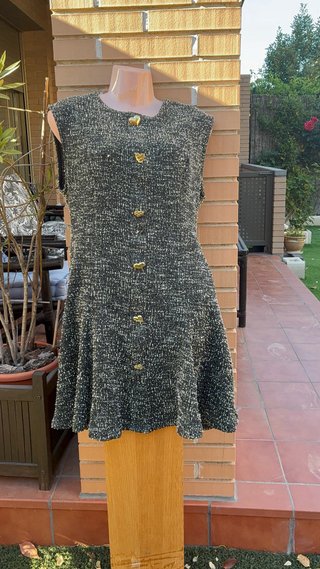 Vestido tweed con botones corazón. Corto