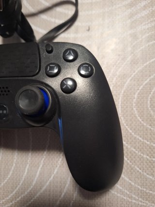 Controller PS4 con cavo USB ottime condizioni