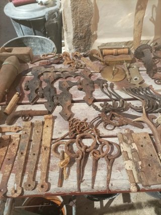 Lote de antigüedades y herramientas