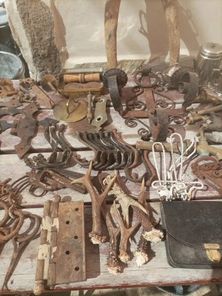 Lote de antigüedades y herramientas