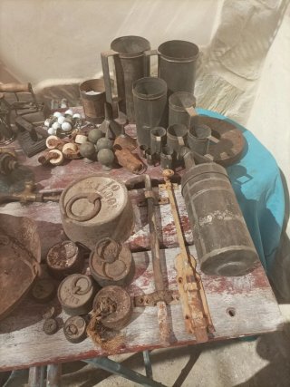 Lote de antigüedades y herramientas