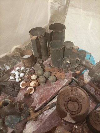 Lote de antigüedades y herramientas