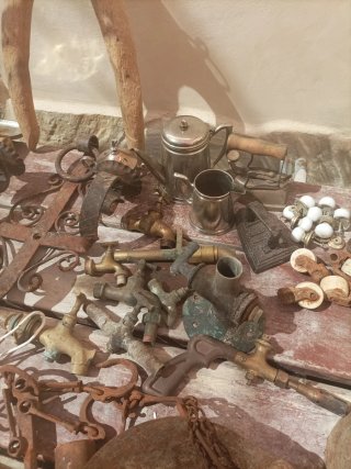 Lote de antigüedades y herramientas