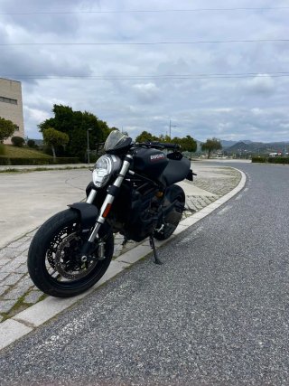 Ducati Monster 821 Negra