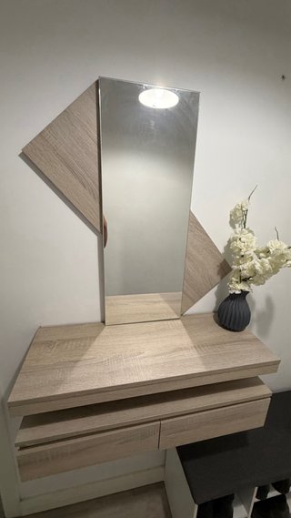 Recibidor flotante madera y cristal