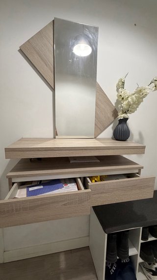 Recibidor flotante madera y cristal