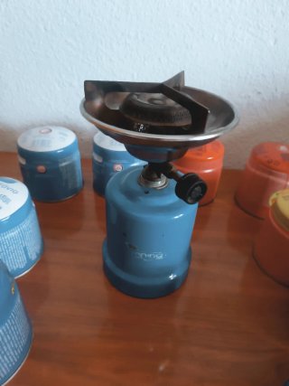 Hornillo camping + 10 bombonas gas