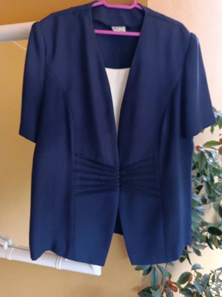 Traje chaqueta y falda azul marino