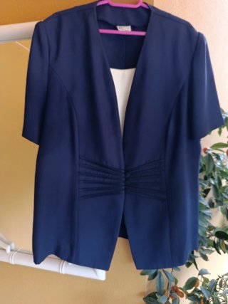Traje chaqueta y falda azul marino