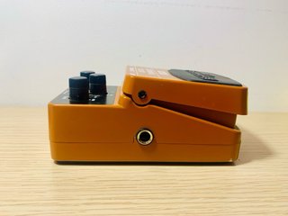 Behringer UT100 Ultra Tremolo Pedal