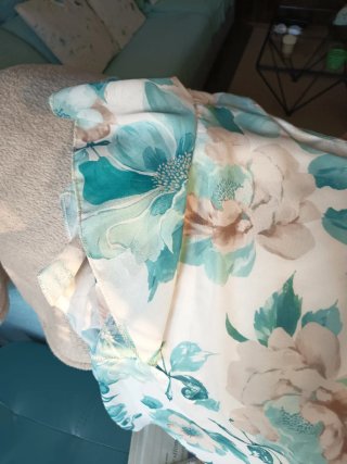 Blusa floral azul y blanca