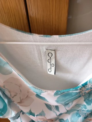 Blusa floral azul y blanca