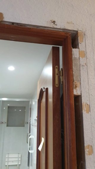 Puerta madera sapelly completa