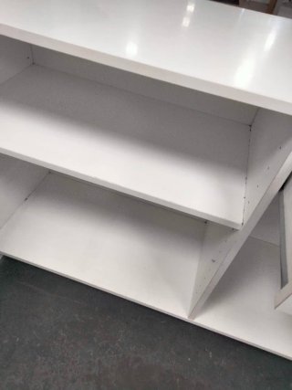 Mostrador blanco de madera