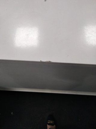 Mostrador blanco de madera