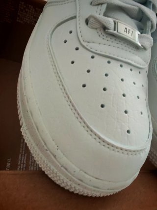 Nike Air Force 1 Blanco y Dorado
