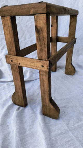 Banqueta de madera rústica