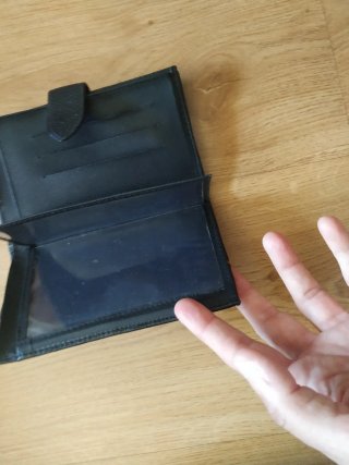 Monedero de piel negro