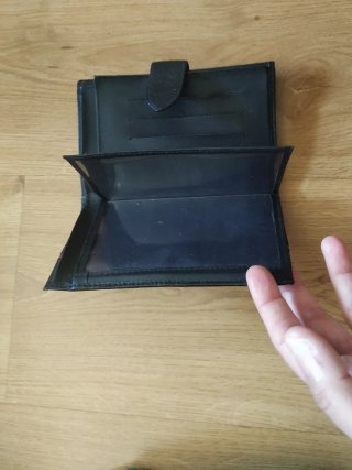 Monedero de piel negro