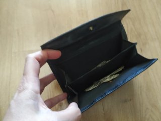 Monedero de piel negro