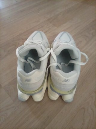 Zapatillas New Balance 9060 grises y blancas