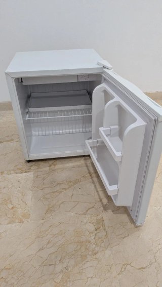 Nevera pequeña blanca