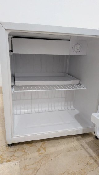 Nevera pequeña blanca