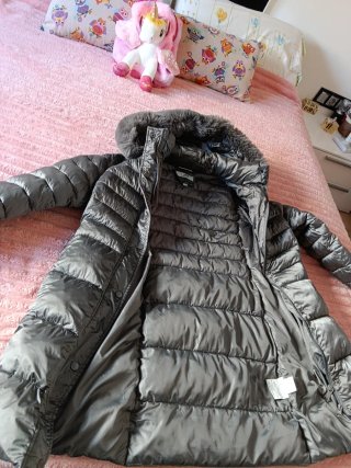 Chaquetón acolchado gris con capucha