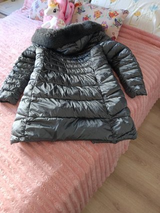 Chaquetón acolchado gris con capucha