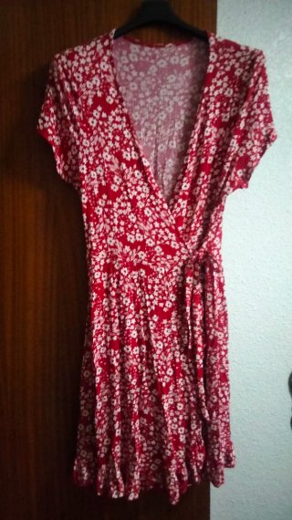 Vestido cruzado rojo estampado floral