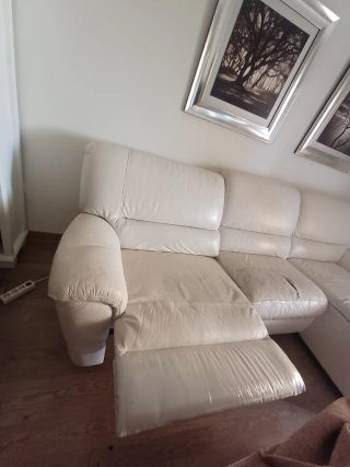 Sofá chaiselongue tela y piel